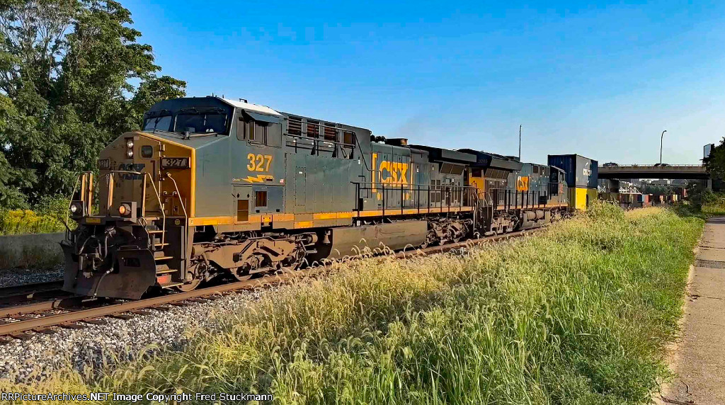 CSX 327 leads I135.